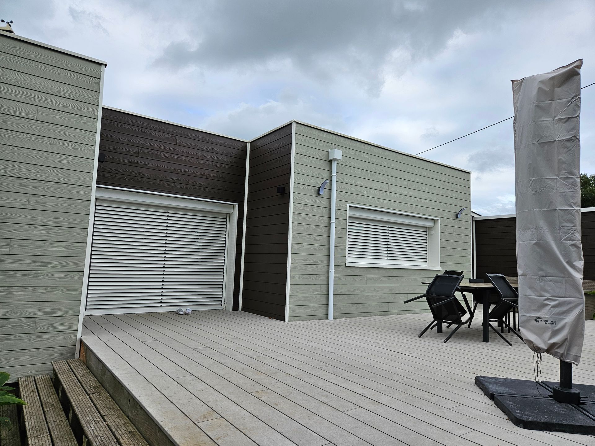 Maison passive au bardage gris 01