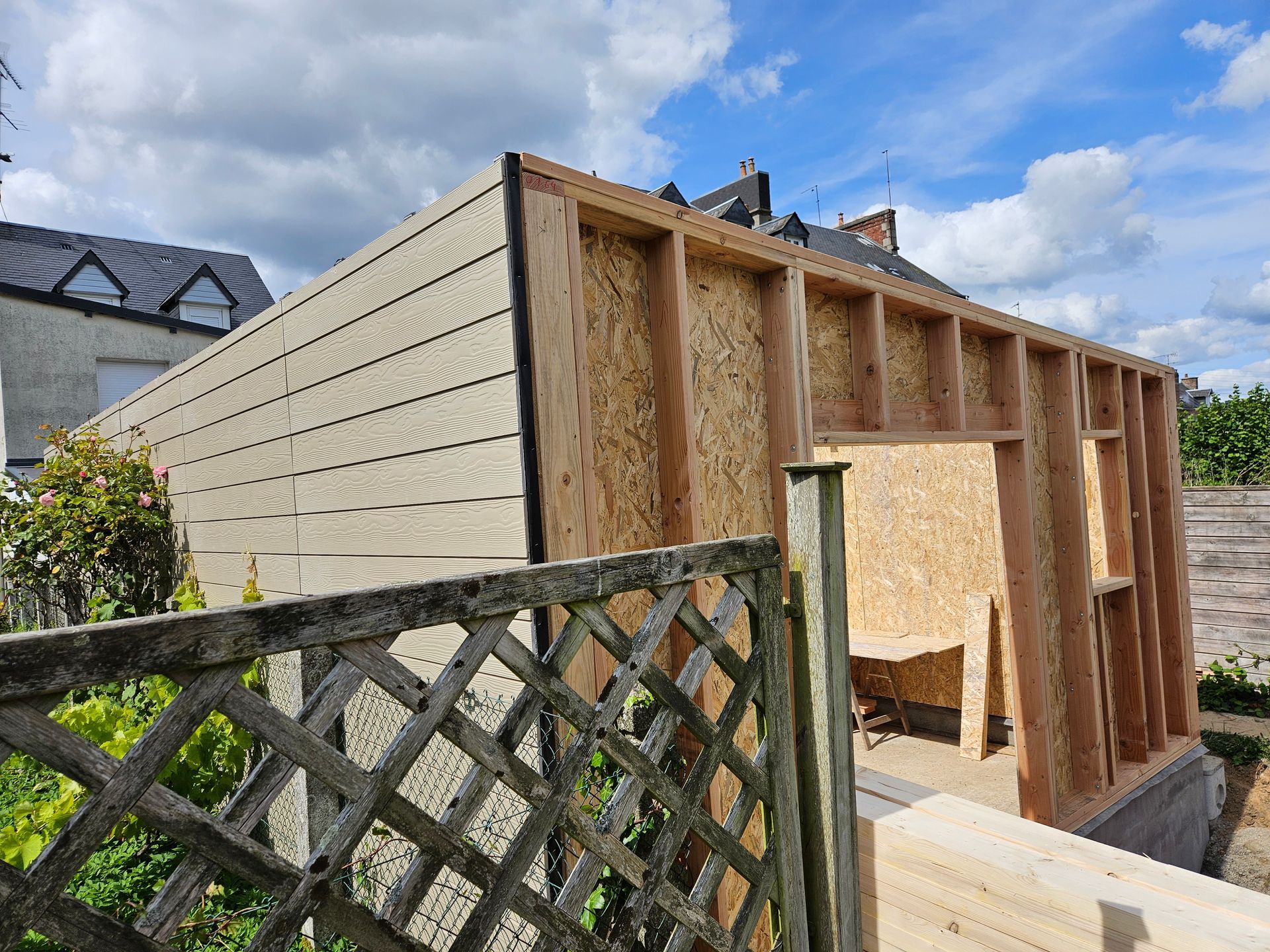 Extension de maison en bois en construction