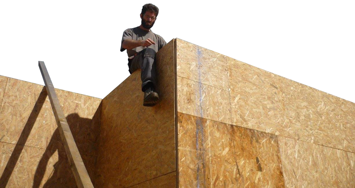 M. Cordhomme assis en hauteur