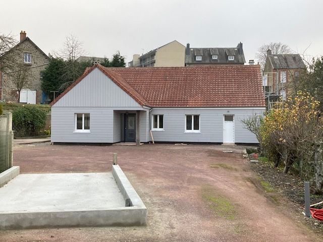 Maison au bardage gris clair