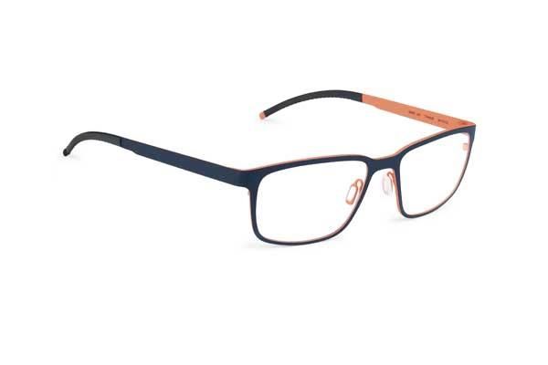 Eine blaue und eine orange Brille auf weißem Hintergrund.