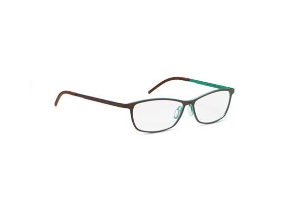 Eine Brille mit grünem Rahmen auf weißem Hintergrund.