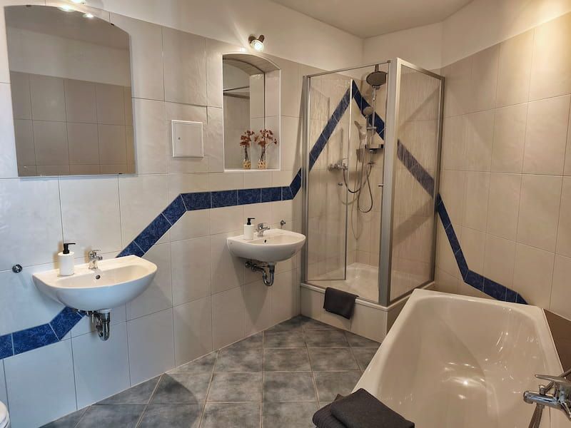 Badezimmer der Ferienwohnung Garten