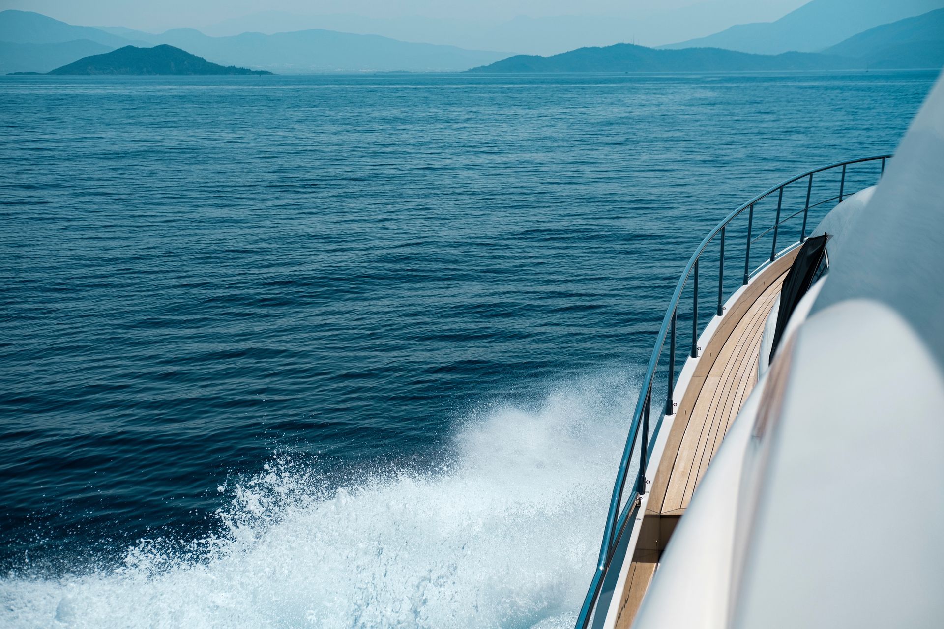 Mousse le long d'un bateau - permis côtier