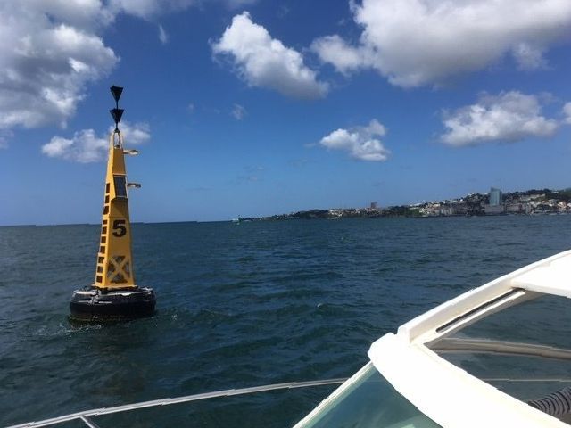 Bouée de distance en mer depuis un bateau - formations