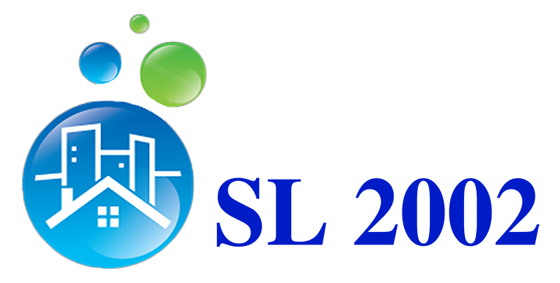Logotipo azul y verde con icono de casa y texto &ldquo;SL 2002&rdquo;.