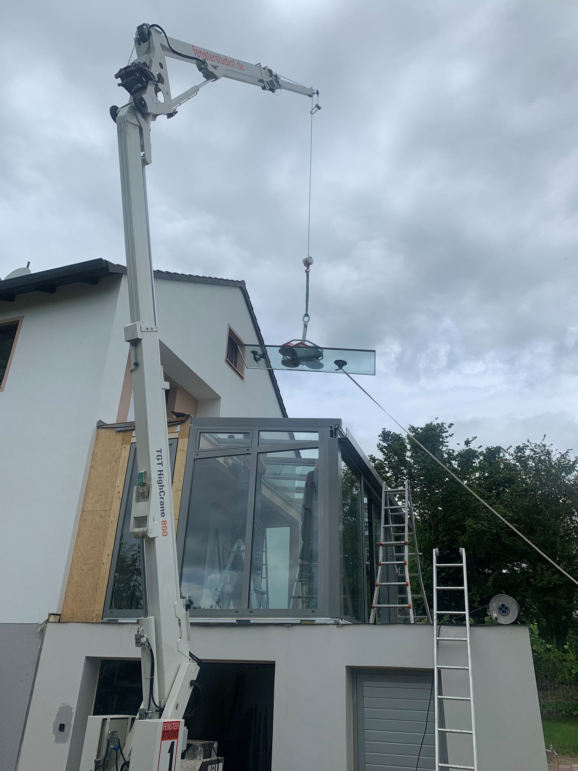 Transportieren von Fenstern mit Hilfe eines Krans