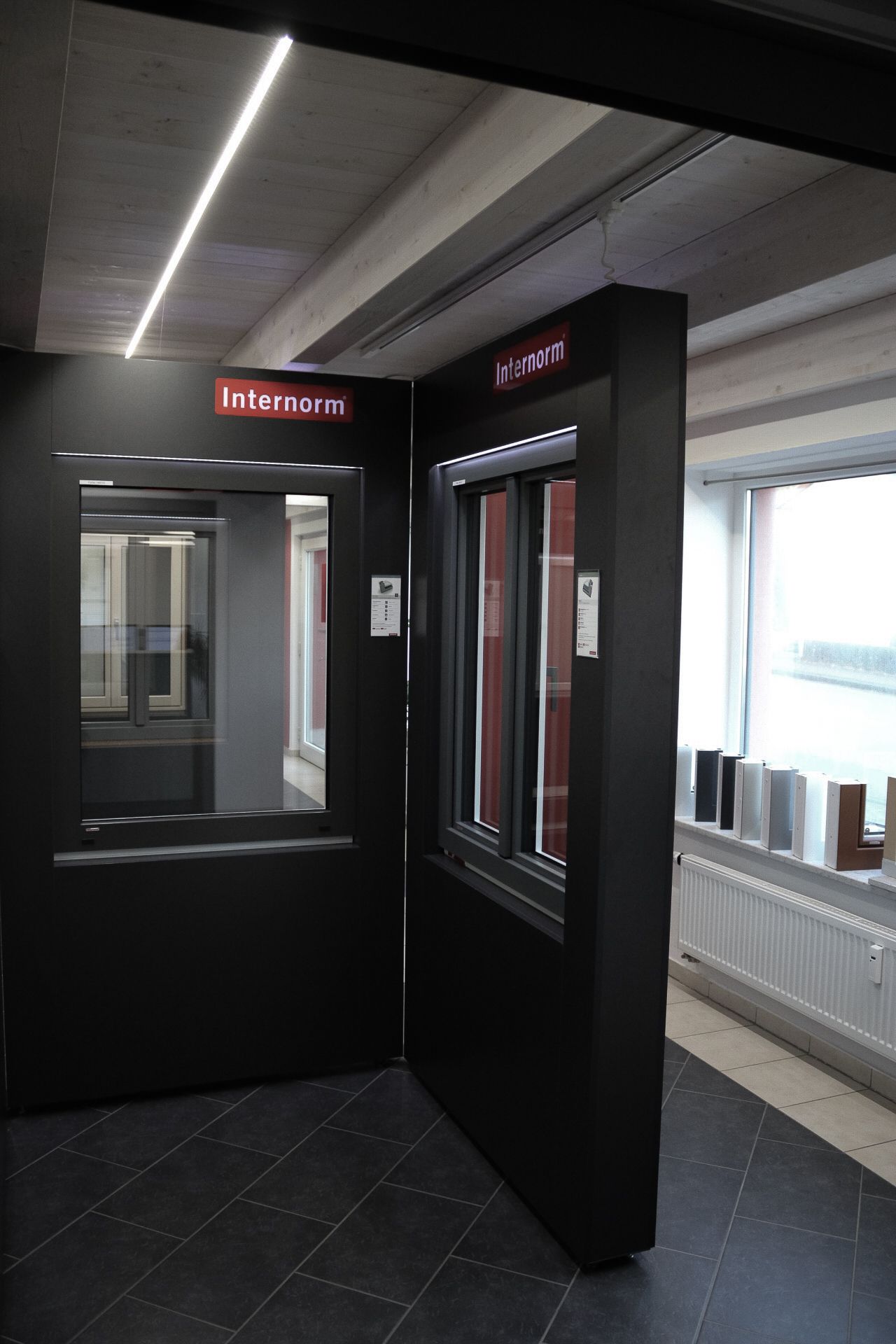 Ausstellungsbereich mit Haustüren