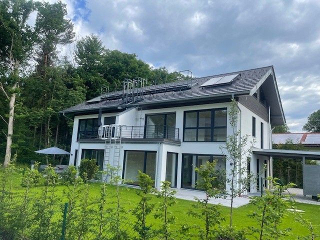 Einfamilienhaus mit Fenstern