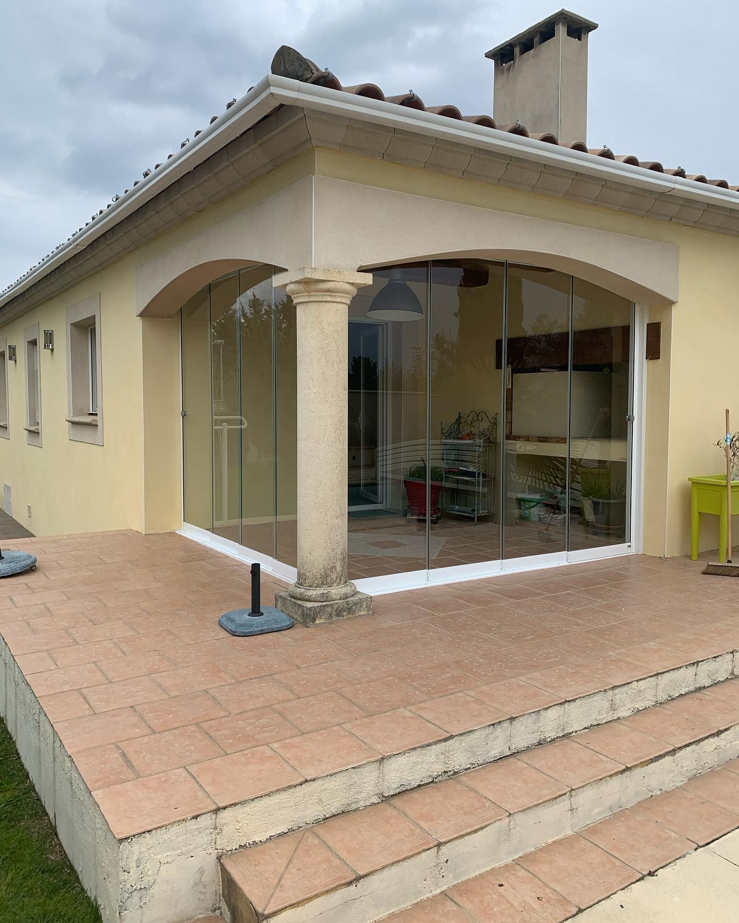 Baie vitrée un peu foncée