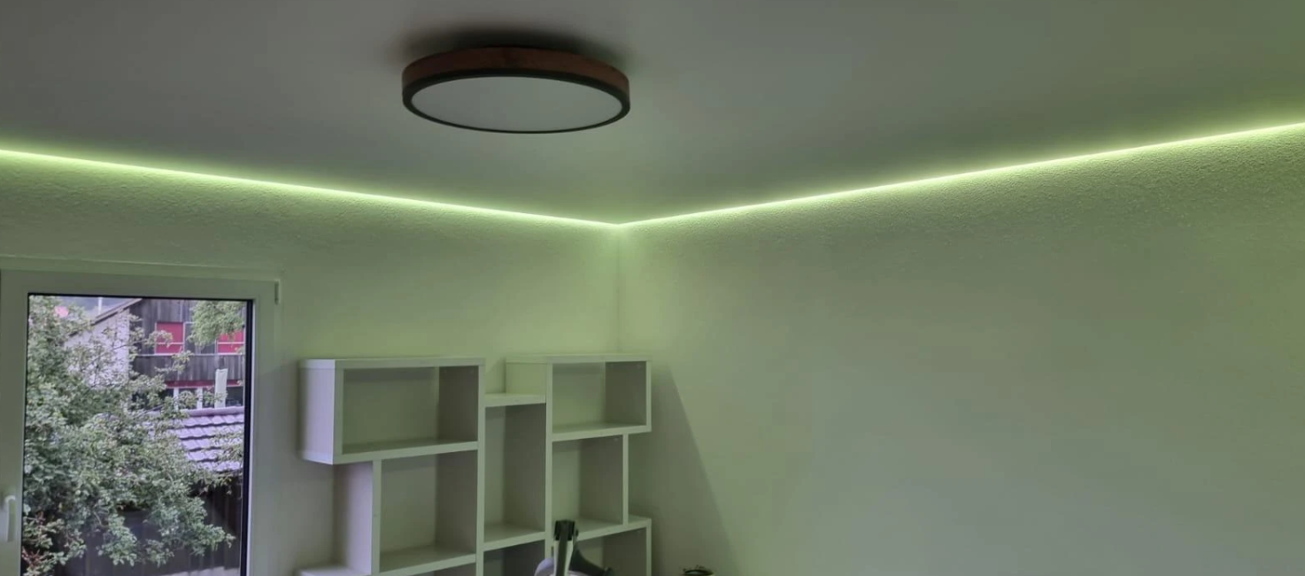 Plafond avec néon intégré