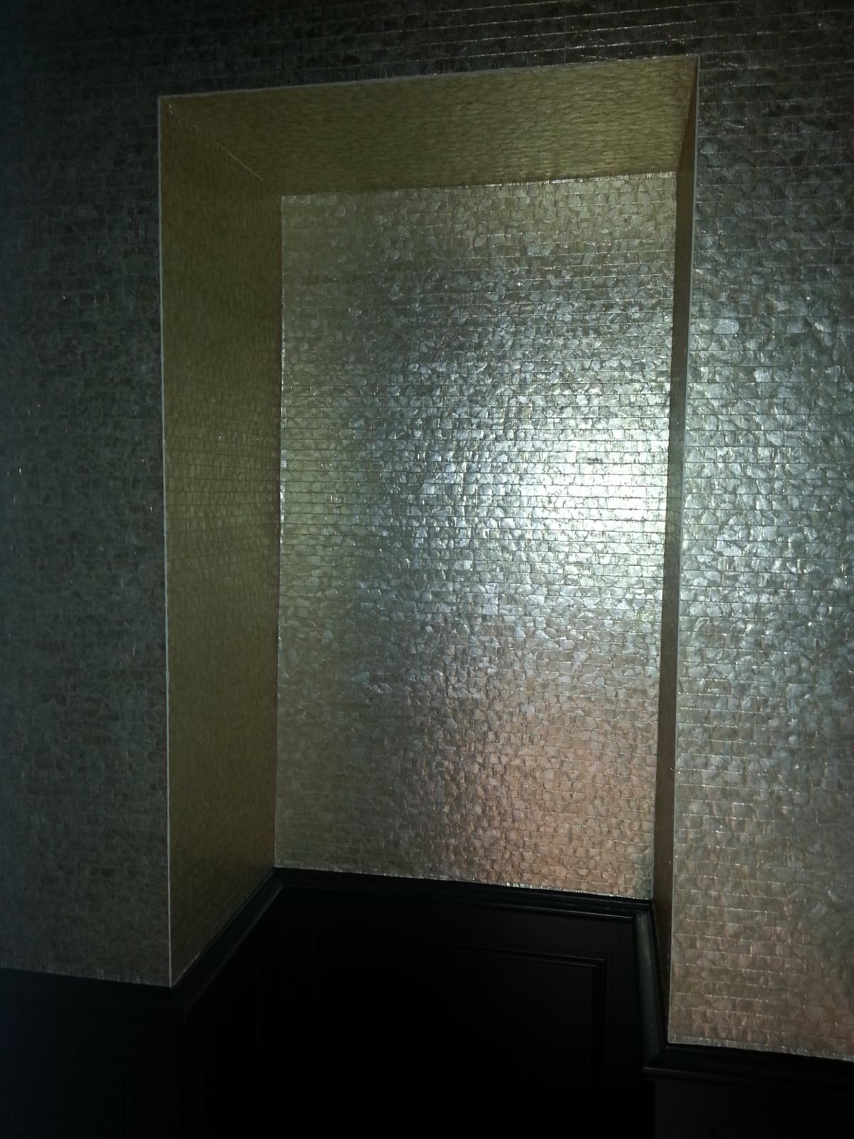 Pose de revêtement mural