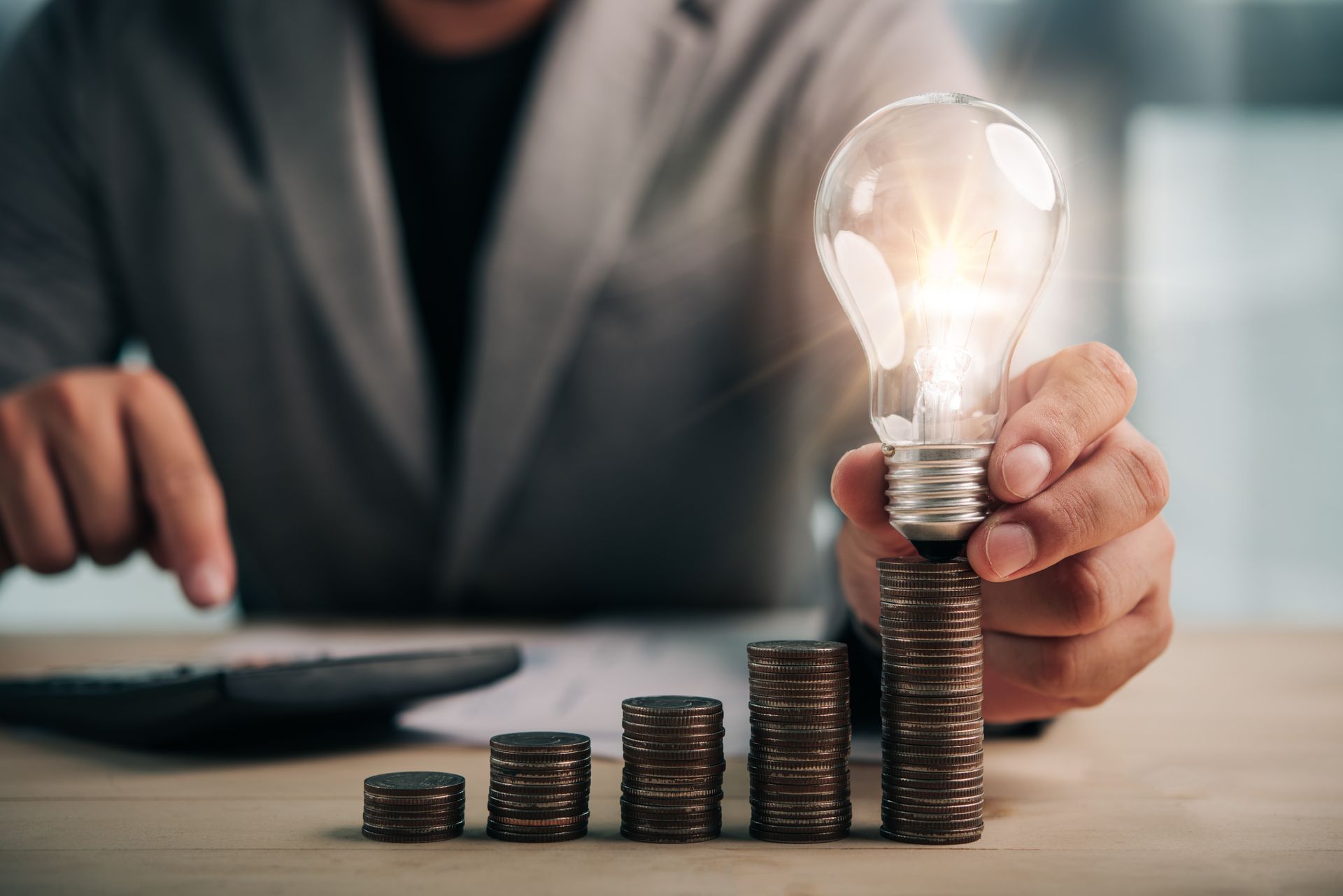 Pièces de 1 € et ampoule