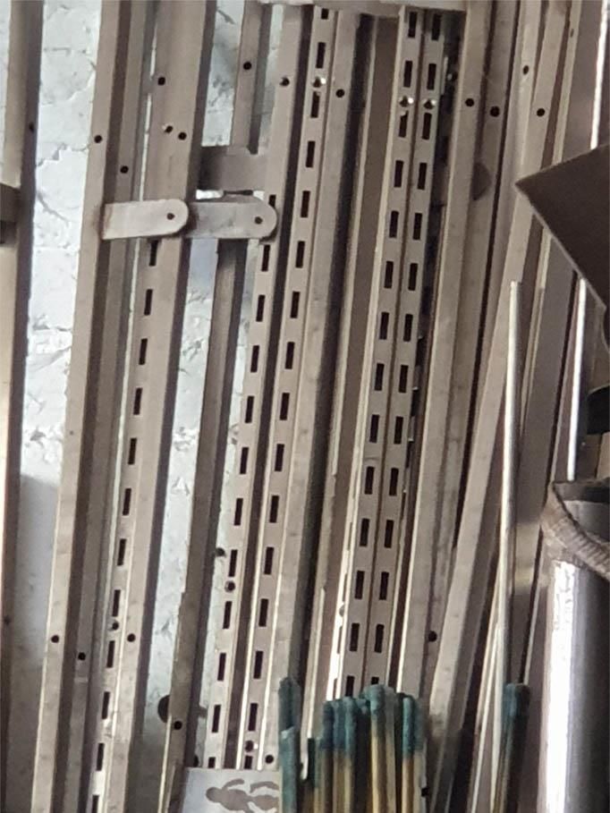 Ein Bündel Metallstangen sind übereinander gestapelt