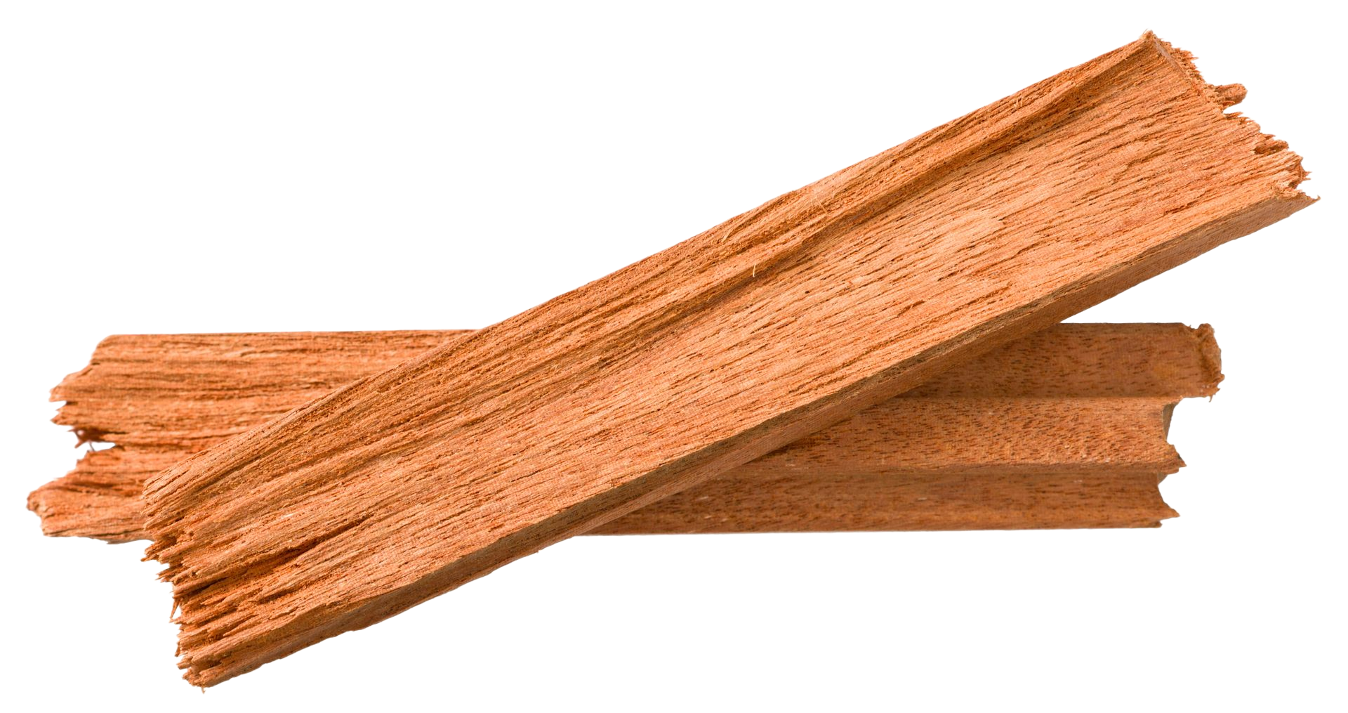 Deux morceaux de bois de cèdre, superposés, aux bords rugueux et de couleur brun rougeâtre.