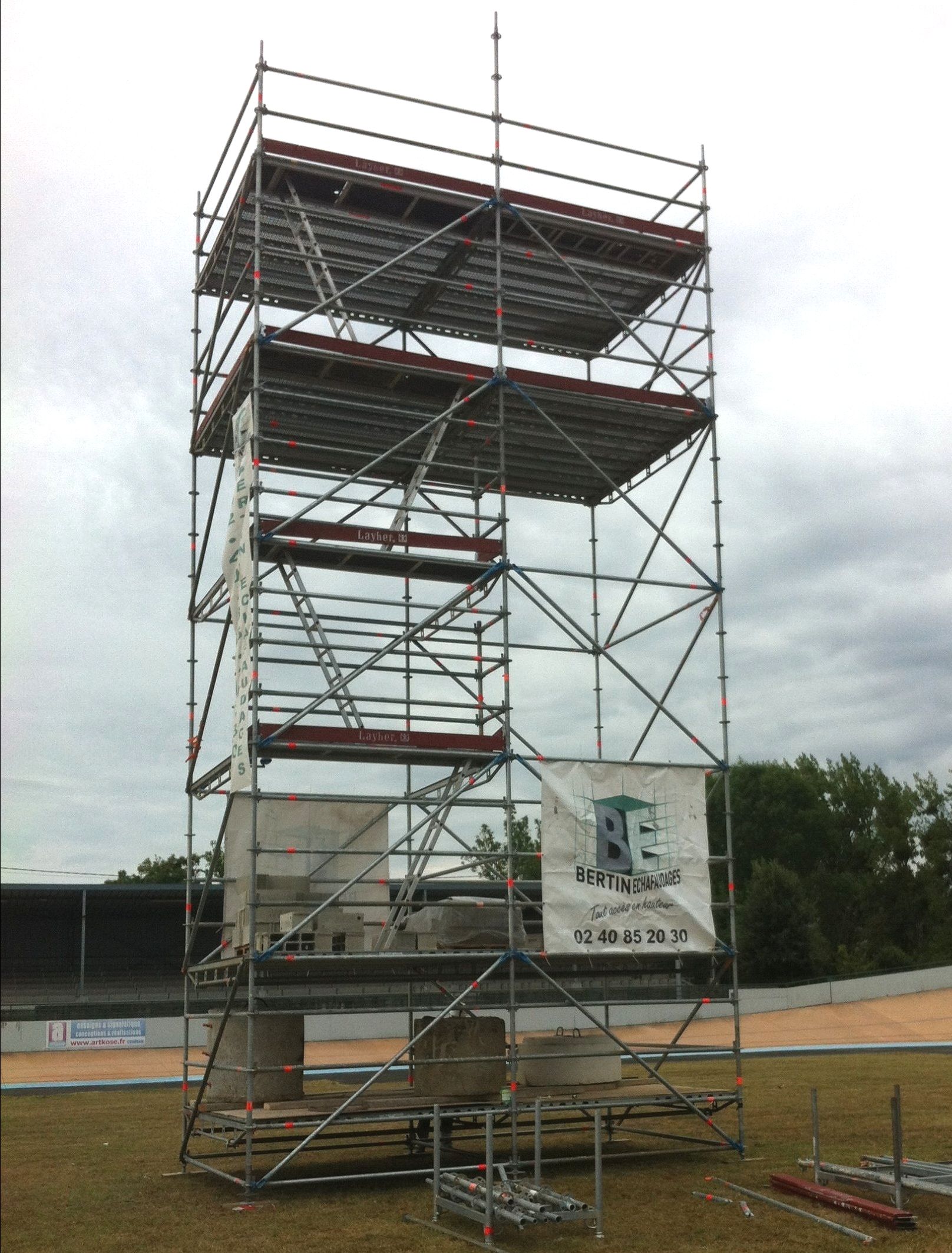 Échafaudage fixe autostable