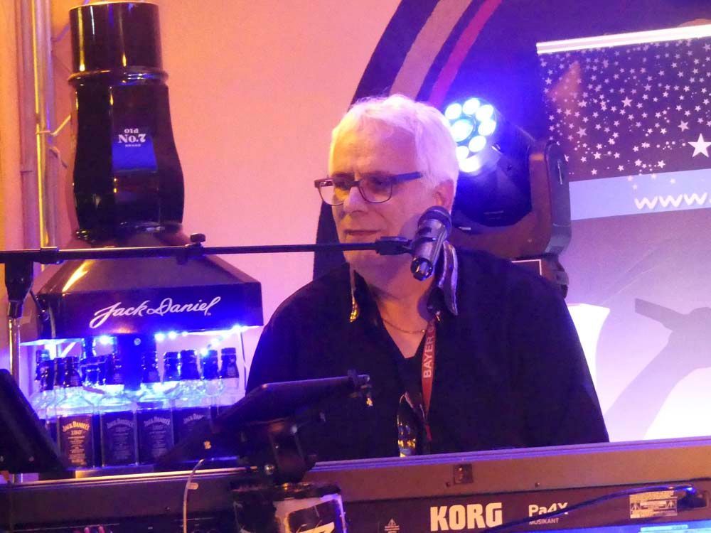 24 tonight - Band Rolf am Keyboad