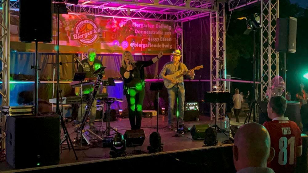 24 tonight - Band mit Lichtshow