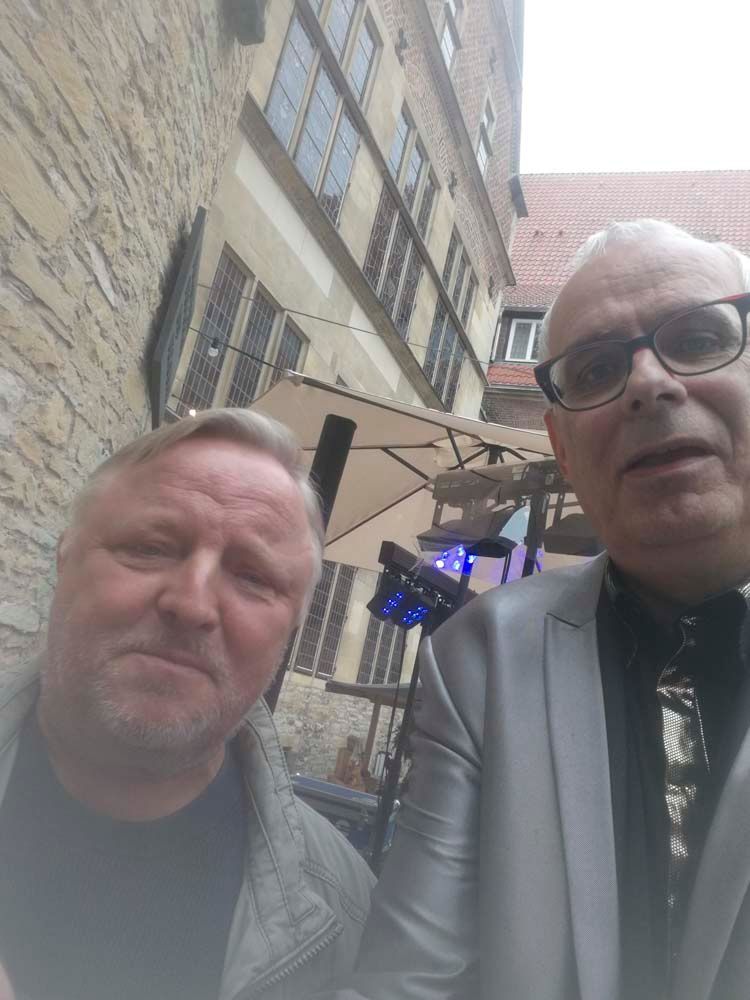 Alleinunterhalter Rolf Kuhn mit Axel Prahl