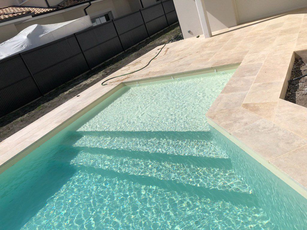 Marches d'une piscine