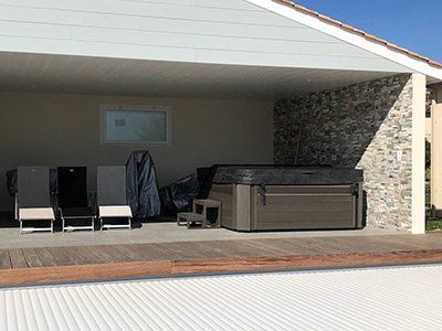 Jacuzzi sous un abri