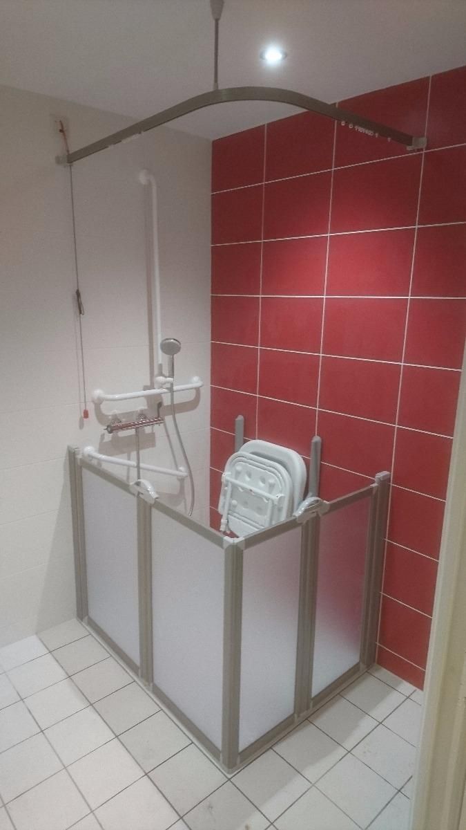 Douche accès personne à mobilité réduite