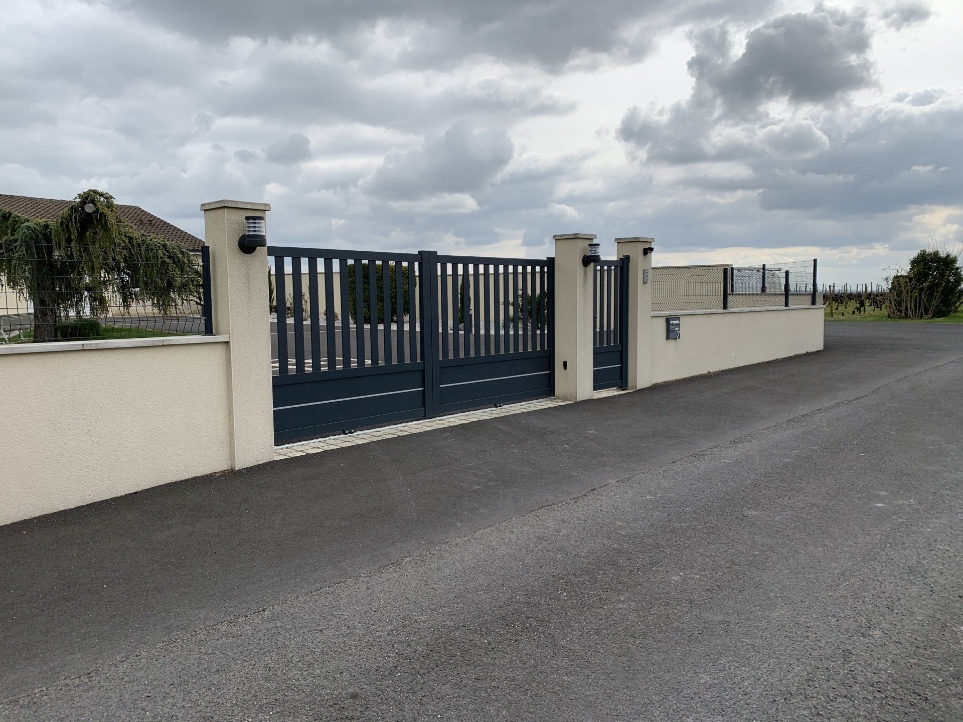 Murs et portails posés