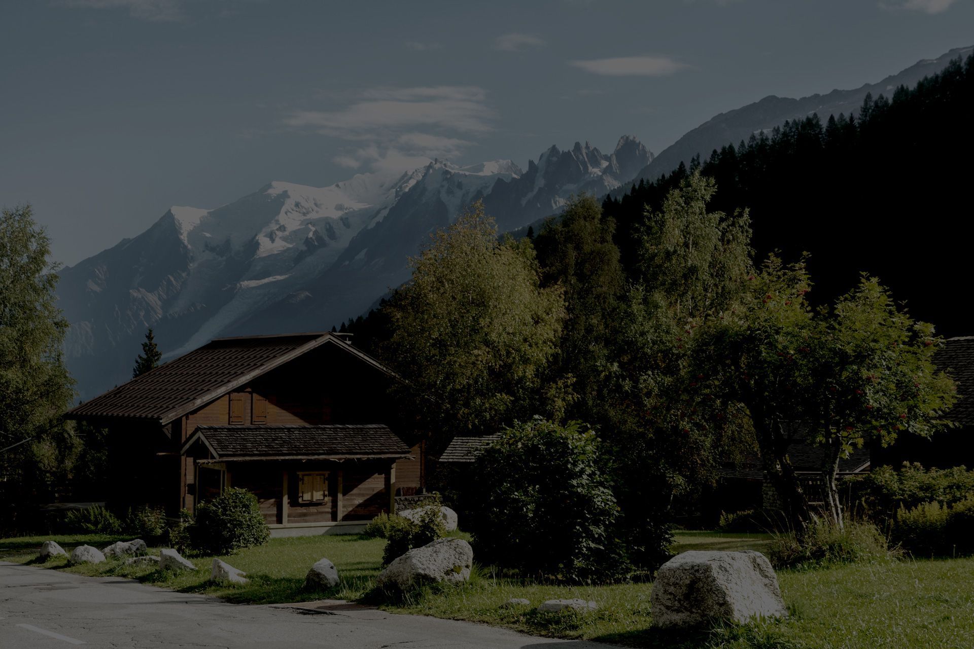Chalet avec le mont Blanc en arrière-plan