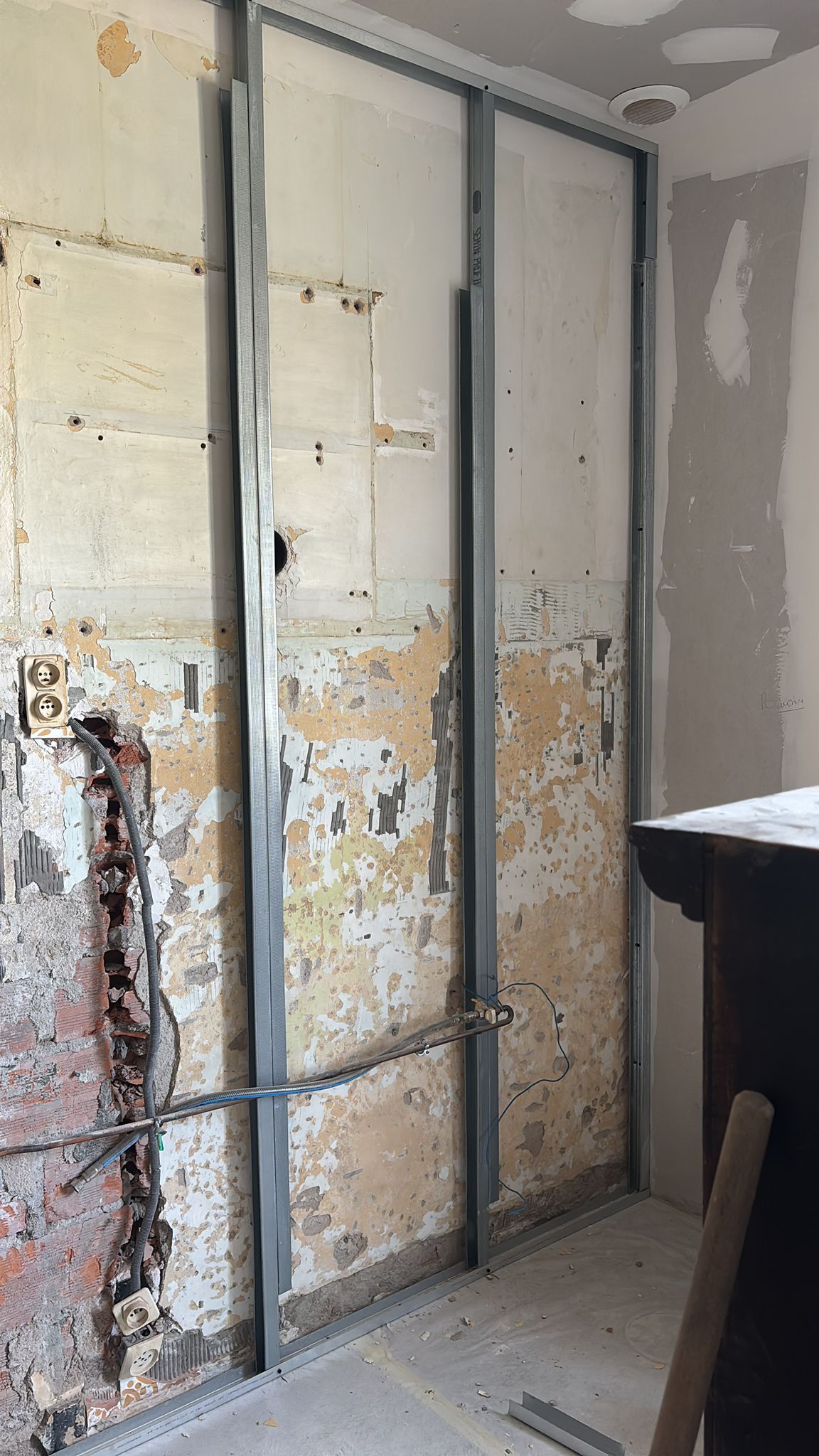 montaje de pered en ladrillo