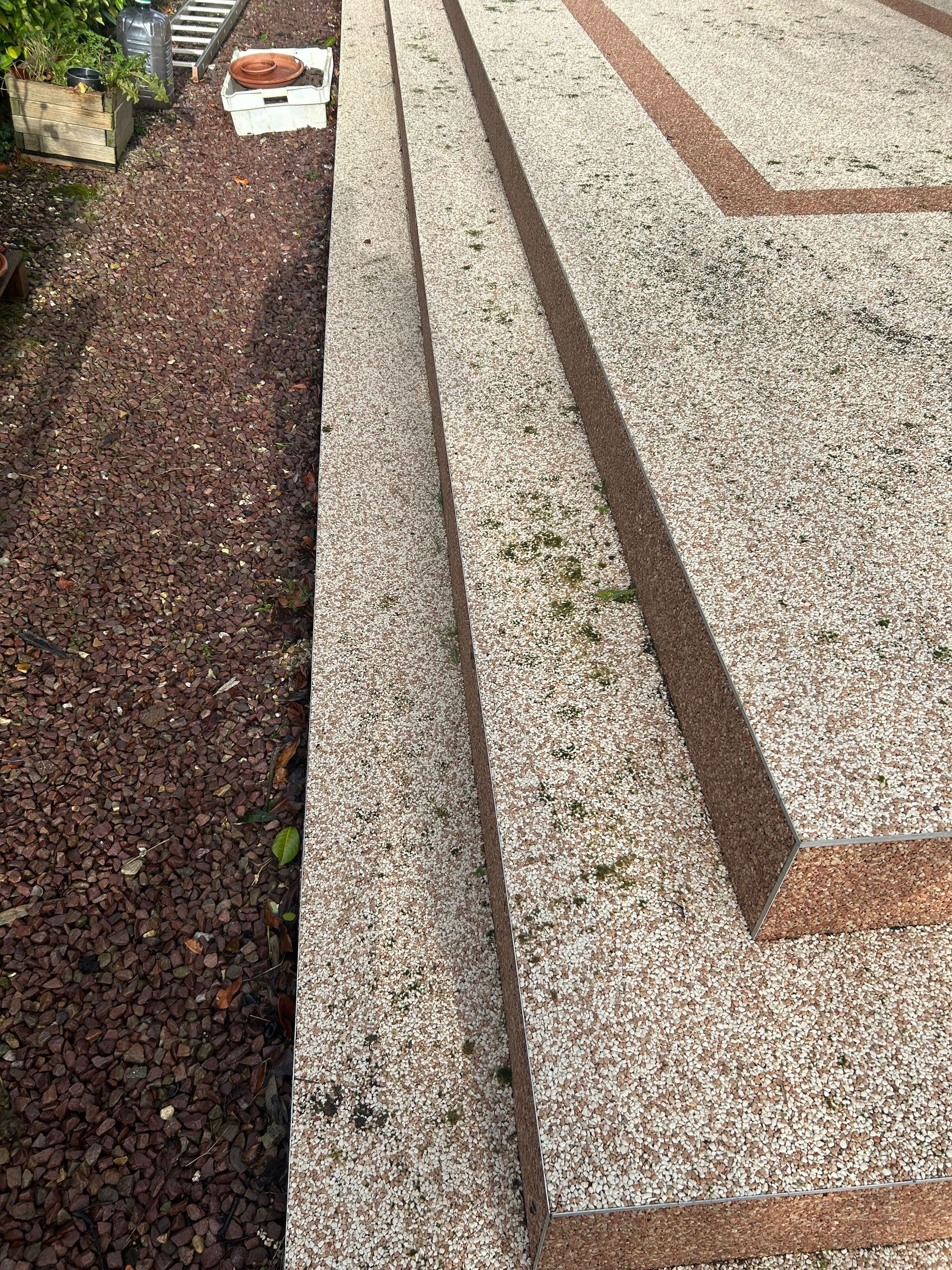 Photo des marches d'une terrase en résine de marbre