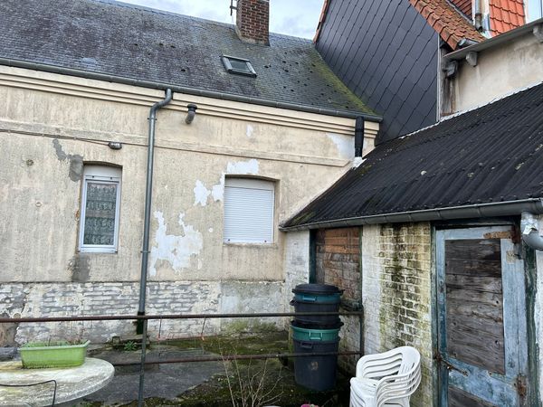 Photo d'une façade de maison avant ses travaux de ravalement