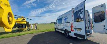 Ambulance et hélicoptère