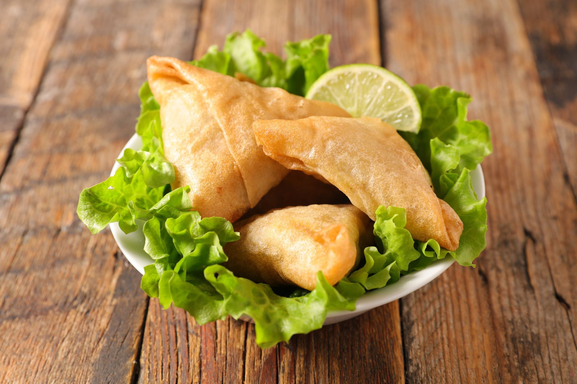Samoussa avec de la salade