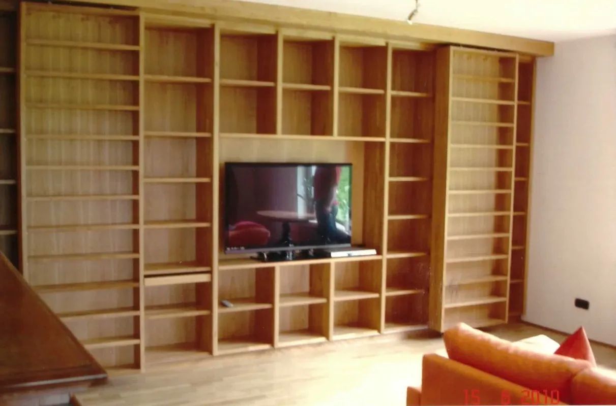 Maßangefertigte Wohnwand 2