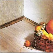 Ecke eines Zimmers mit Fußboden