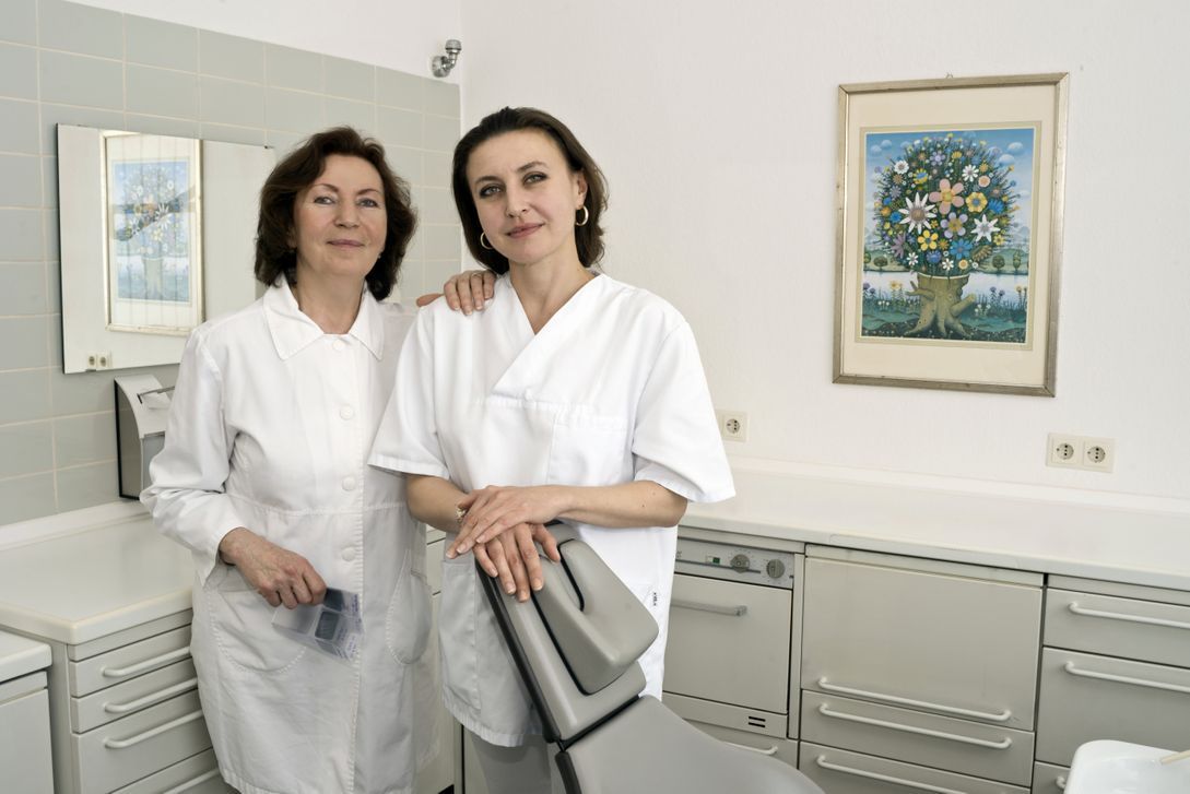 Dr. med. Univ. Wien. Ludmila Lenz und Dr. medic. Stom. (RO) Julia Lenz