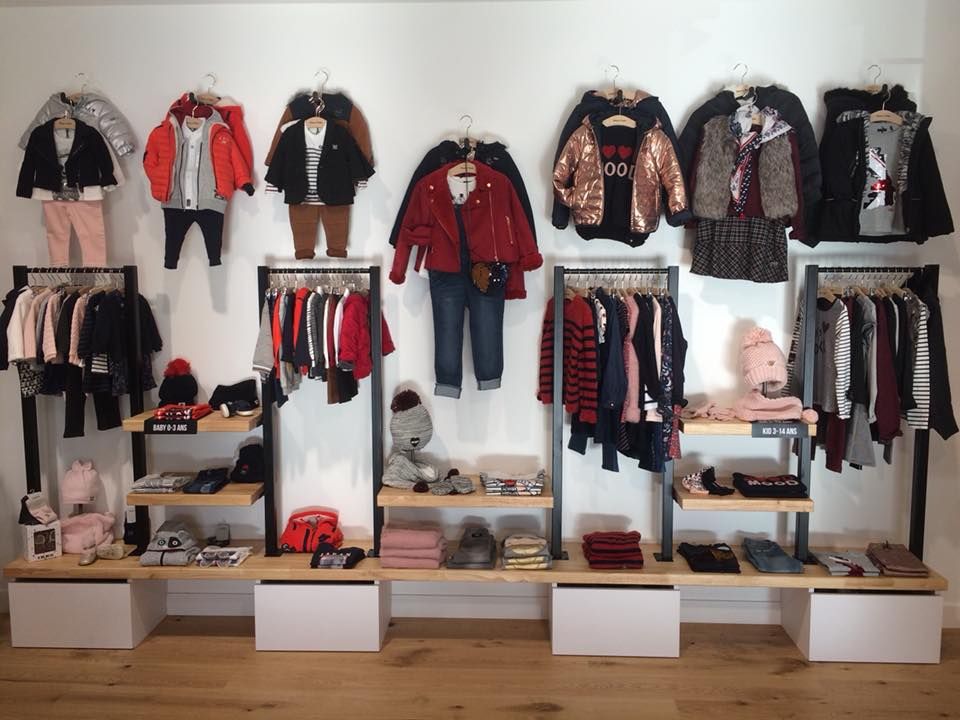 Linéaire magasin vêtements