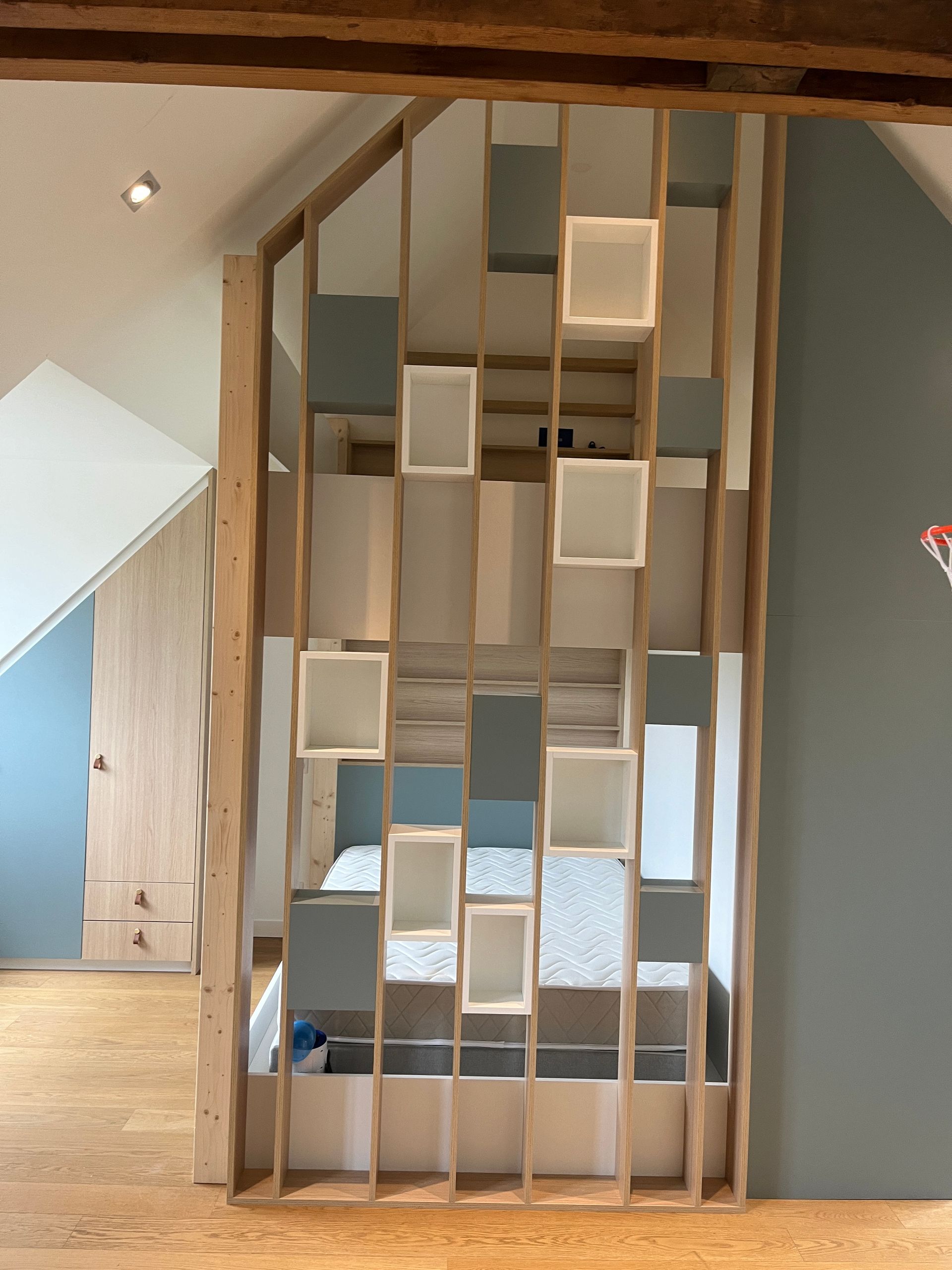 Rangement avec cases