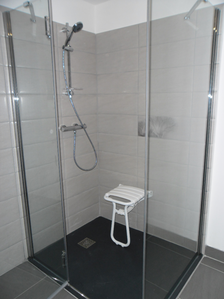 Création douche avec siège PMR