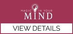 Logo mit „Magic in your Mind“ und Schaltfläche „Details anzeigen“. Dunkelrosa Hintergrund, weißer Text.