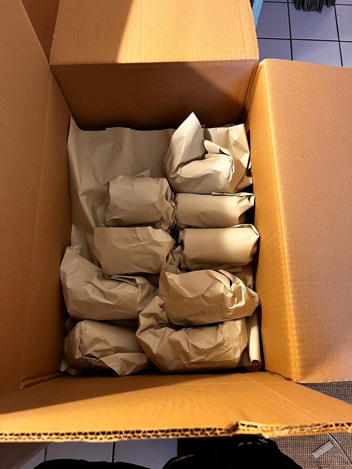 In einer Kiste eingewickeltes Transportgut