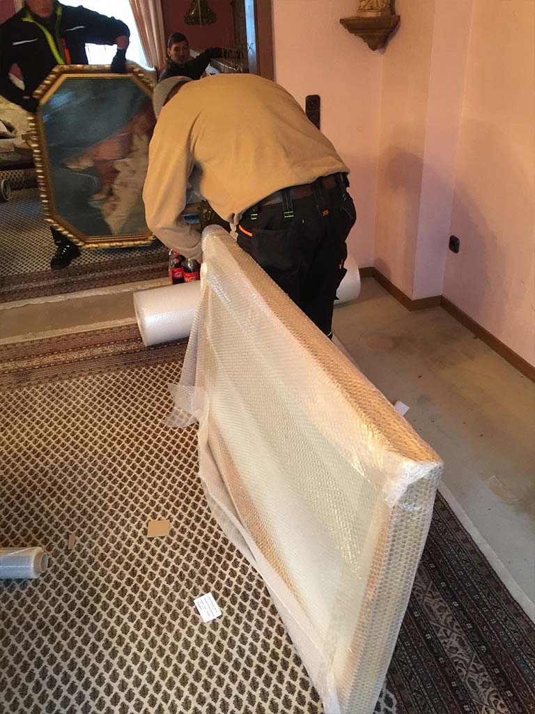 Einpackservice Umzug Spedition Hirsch