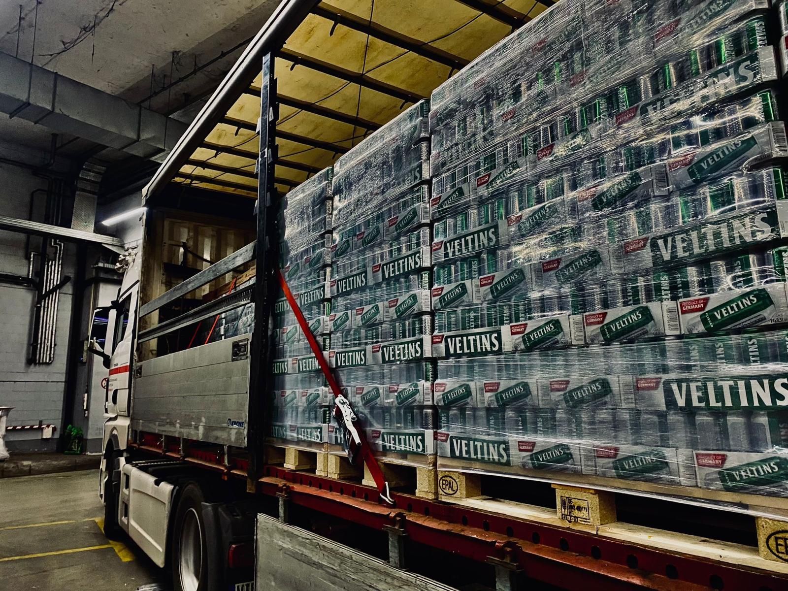 Mit Getränke beladener LKW