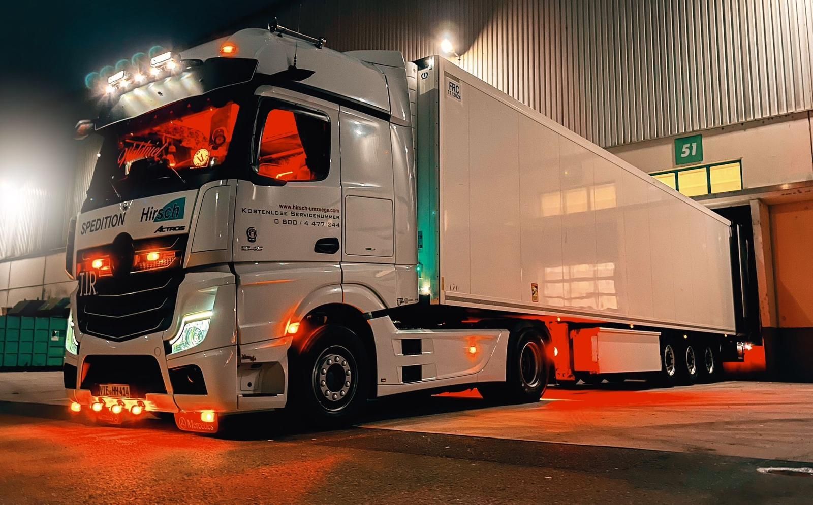 Kühltransporter von schräg vorne