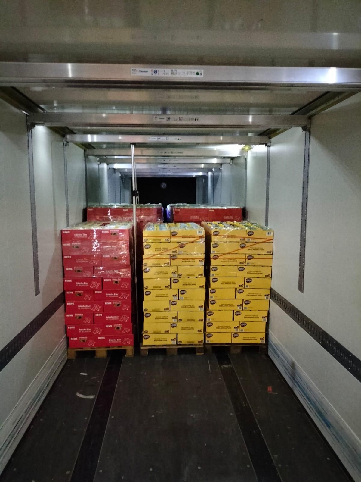 Kühltransporter von Innen mit Ladung