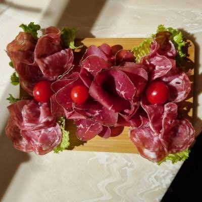 Plateau de viandes froides à commander au magasin d'alimentation Métraux Gonçalves