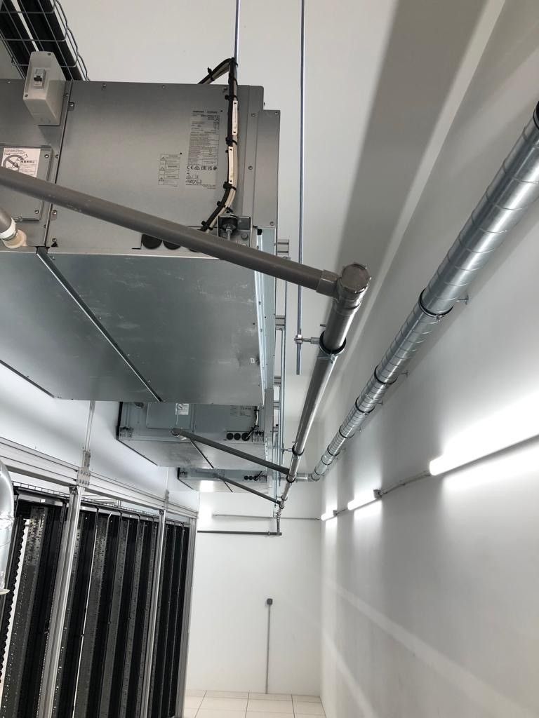 Équipements et conduits industriels de CVC.