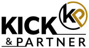 Logo: Text „KICK & PARTNER“ mit den Initialen „KP“ in einem schwarz-goldenen Kreis.