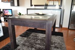 mesa de refeições em madeira