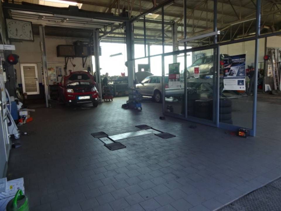 Autohaus von innen
